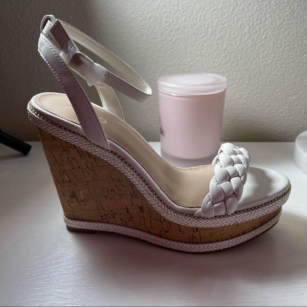 ALDO Wedge Sandals in White NEVER WORN-Size 8